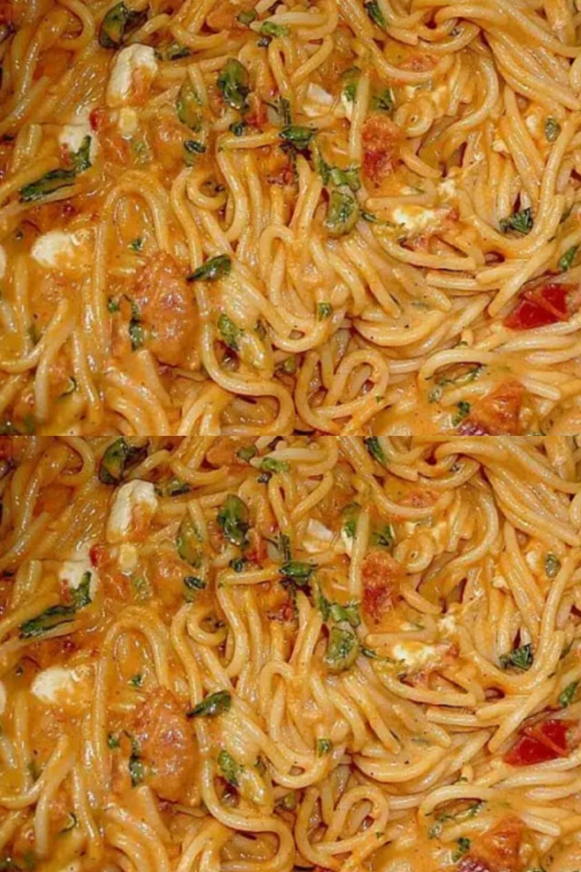 Ha un sapore semplicemente follemente buono: salsa di spaghetti alla mozzarella che è quello che mangiano tutti!