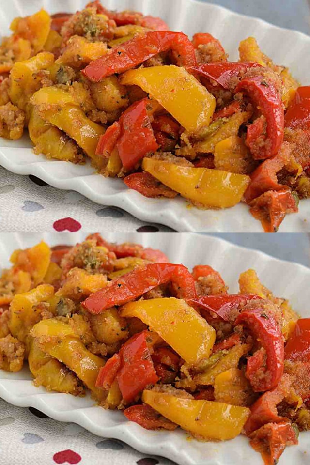 Peperoni gratinati con olive nere e capperi, leggeri e gustosi